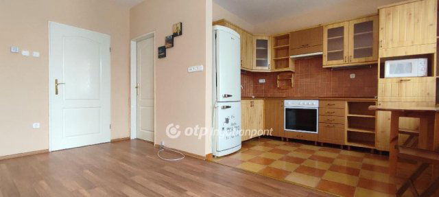 Eladó téglalakás, Pápán 35.89 M Ft, 1+1 szobás