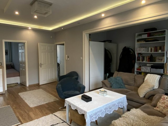 Eladó téglalakás, Debrecenben 90 M Ft, 4 szobás