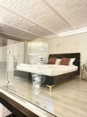 Eladó téglalakás, Budapesten, VI. kerületben, Paulay Ede utcában