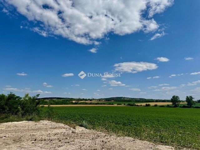 Eladó téglalakás, Velencén 104.9 M Ft, 5 szobás