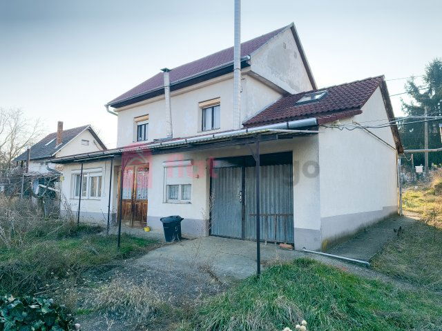 Eladó családi ház, Pécsett 42 M Ft, 1+2 szobás