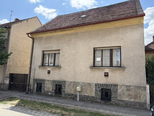 Eladó családi ház, Sárváron 47.5 M Ft, 3 szobás
