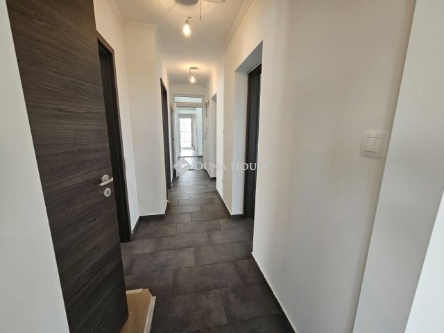 Eladó téglalakás, Mendén 79.9 M Ft, 4 szobás