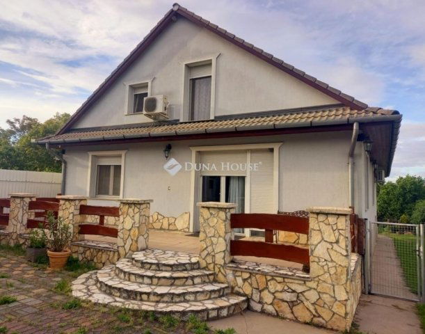 Eladó családi ház, Sülysápon 129.9 M Ft, 4+1 szobás
