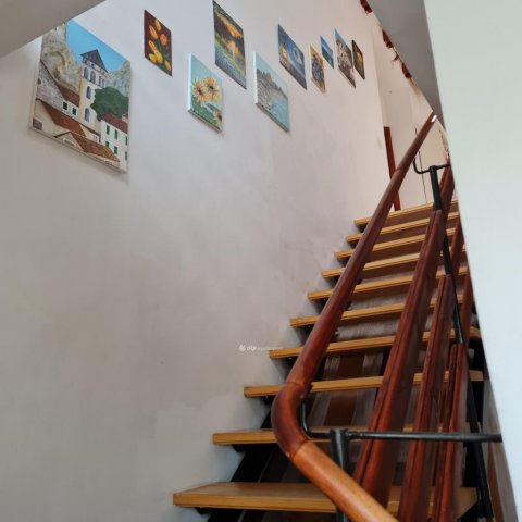 Eladó családi ház, Veszprémben 159 M Ft, 8+2 szobás