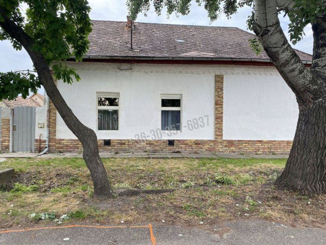 Eladó családi ház, Kisteleken 32.5 M Ft, 5 szobás