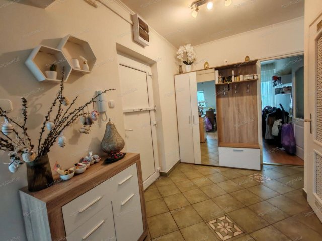 Eladó téglalakás, Nyíregyházán 65.99 M Ft, 4 szobás