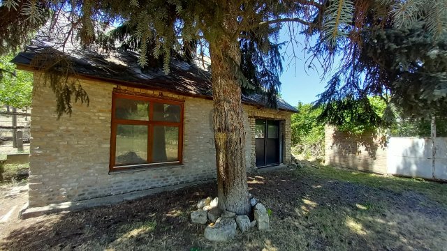 Eladó családi ház, Szekszárdon 21 M Ft, 2 szobás