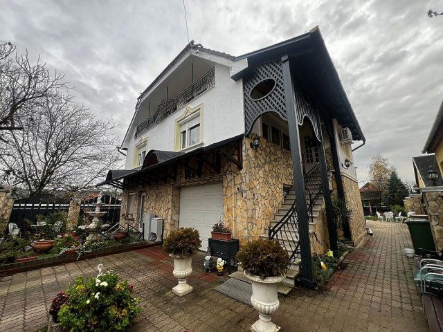 Eladó családi ház, Gödöllőn 199.9 M Ft, 9 szobás