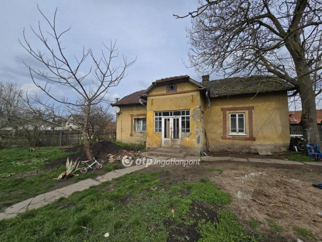 Eladó családi ház, Kabán 8.9 M Ft, 2 szobás