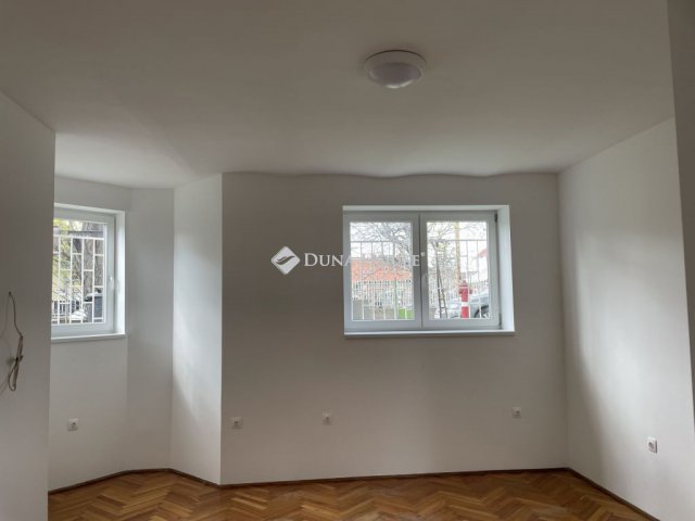 Eladó téglalakás, Budapesten, XVIII. kerületben, József utcában