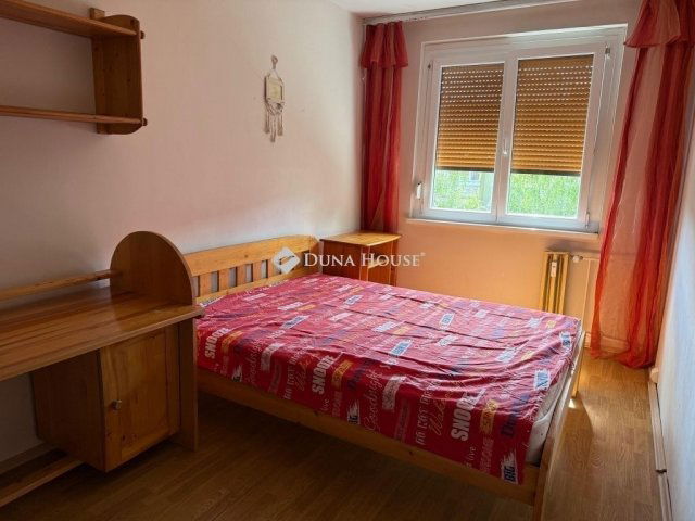 Eladó panellakás, Szegeden 60.9 M Ft, 3 szobás