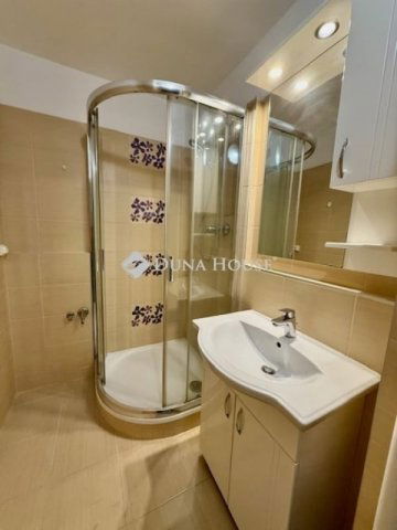 Eladó panellakás, Pécsett 49 M Ft, 3 szobás