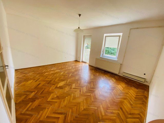Eladó téglalakás, Komáromban 25.9 M Ft, 1 szobás