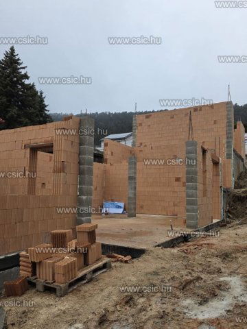 Eladó ikerház, Pilisborosjenőn 132.9 M Ft, 4 szobás