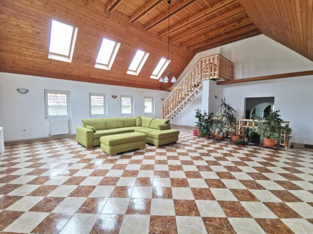 Eladó családi ház, Szakonyon 64.6 M Ft, 5 szobás