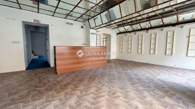 Eladó családi ház, Szombathelyen 64.99 M Ft, 6+1 szobás