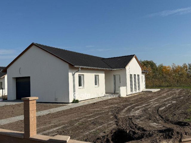 Eladó családi ház, Ráckevén 85.9 M Ft, 4 szobás