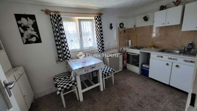 Eladó családi ház, Kiskunfélegyházán 18.5 M Ft, 2 szobás