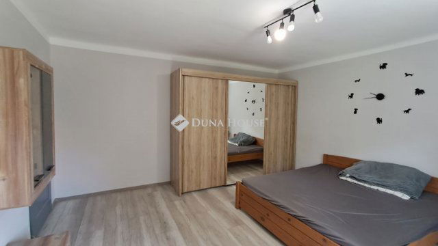 Eladó téglalakás, Komlón 21.9 M Ft, 1 szobás