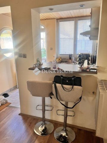 Eladó ikerház, Veszprémben 73 M Ft, 7 szobás