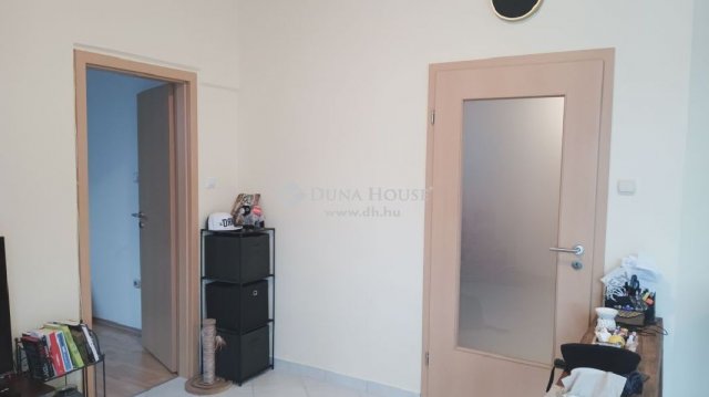 Eladó téglalakás, Veszprémben 119.9 M Ft, 4 szobás