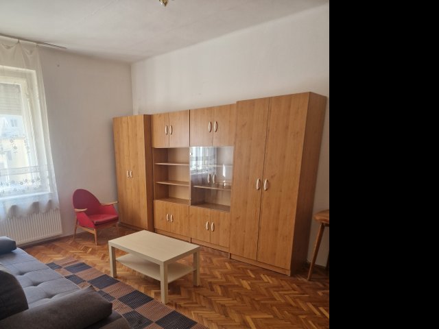 Kiadó téglalakás, albérlet, Esztergomban 150 E Ft / hó