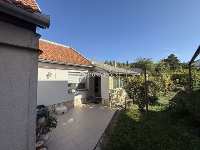 Eladó családi ház, Pécsett 79.9 M Ft, 3+1 szobás