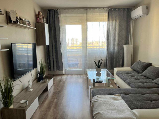 Eladó panellakás, Debrecenben 61.5 M Ft, 3 szobás