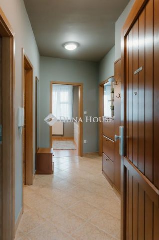 Eladó téglalakás, Veszprémben 76.9 M Ft, 2 szobás