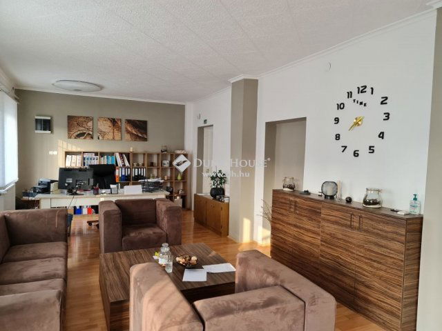 Kiadó iroda, Pécsett 300 E Ft / hó / költözzbe.hu