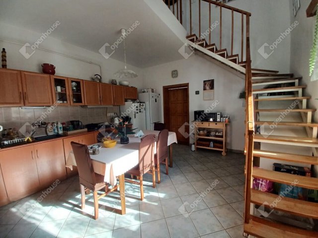 Eladó családi ház, Debrecenben 95 M Ft, 4 szobás