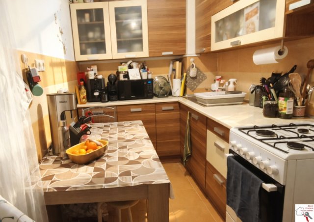 Kiadó panellakás, albérlet, Pécsett 220 E Ft / hó, 3 szobás