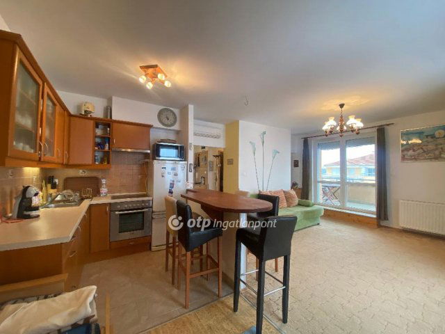 Eladó téglalakás, Siófokon 121 M Ft, 1+1 szobás