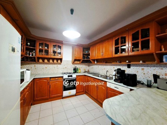 Eladó családi ház, Levelek 73 M Ft, 5 szobás