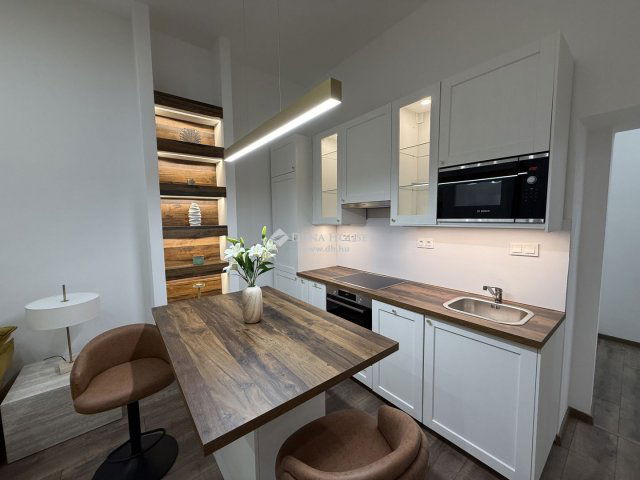 Eladó téglalakás, Budapesten, VII. kerületben 83.5 M Ft