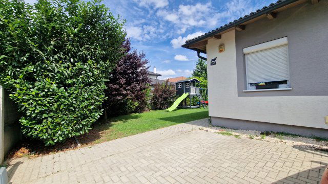 Eladó ikerház, Gödön 120 M Ft, 4 szobás / költözzbe.hu