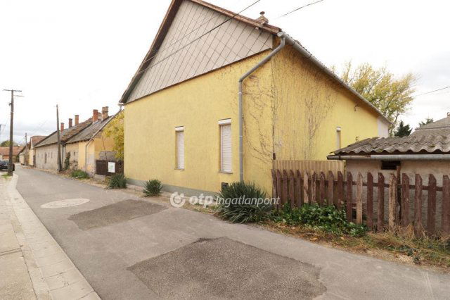 Eladó családi ház, Kunszentmiklóson 25 M Ft, 3 szobás