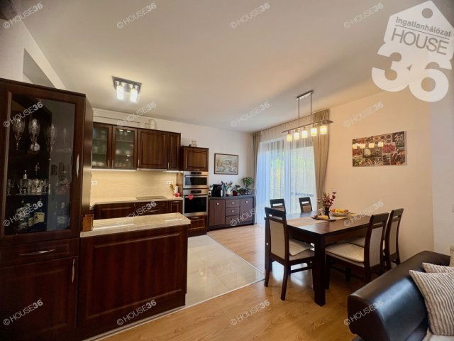 Eladó téglalakás, Kecskeméten 104.9 M Ft, 4 szobás