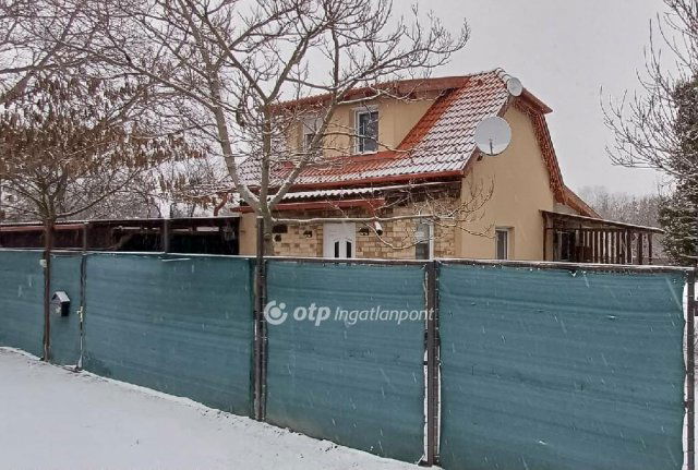 Eladó családi ház, Székesfehérvárott 55 M Ft, 1+3 szobás