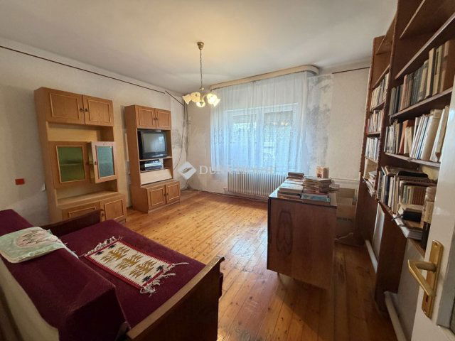 Eladó családi ház, Csornán 43.9 M Ft, 2 szobás