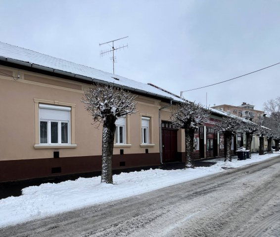 Eladó családi ház, Gyulán 46.8 M Ft, 2 szobás