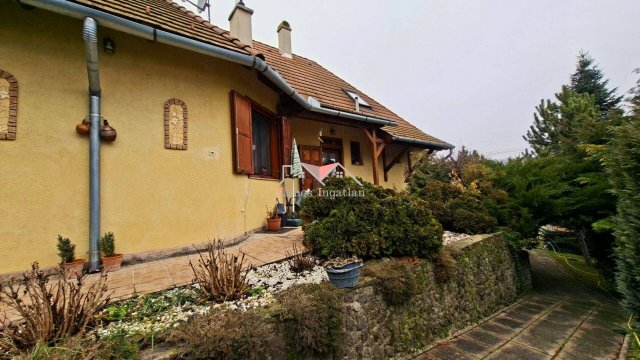 Eladó családi ház, Verőcén, Béke utcában 165.5 M Ft, 5 szobás