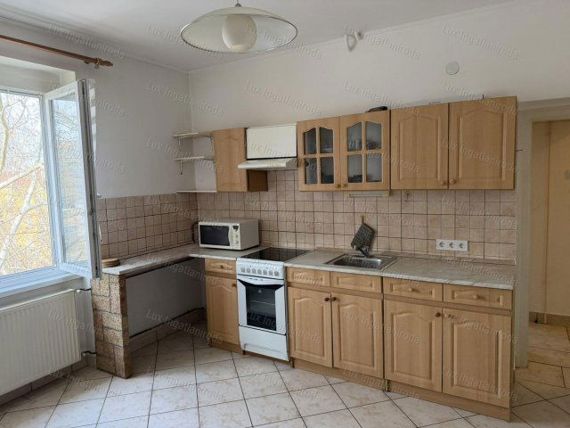 Eladó téglalakás, Tatabányán 36.5 M Ft, 2+1 szobás