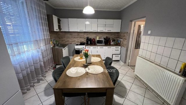 Eladó családi ház, Mezőcsáton 32 M Ft, 3 szobás