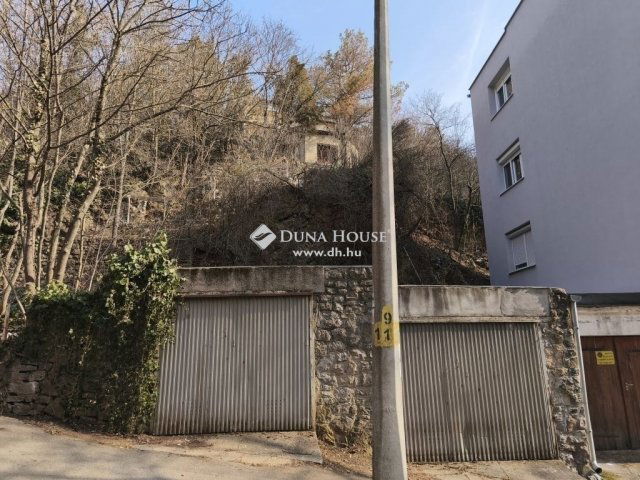 Eladó családi ház, Pécsett 84.9 M Ft, 5 szobás