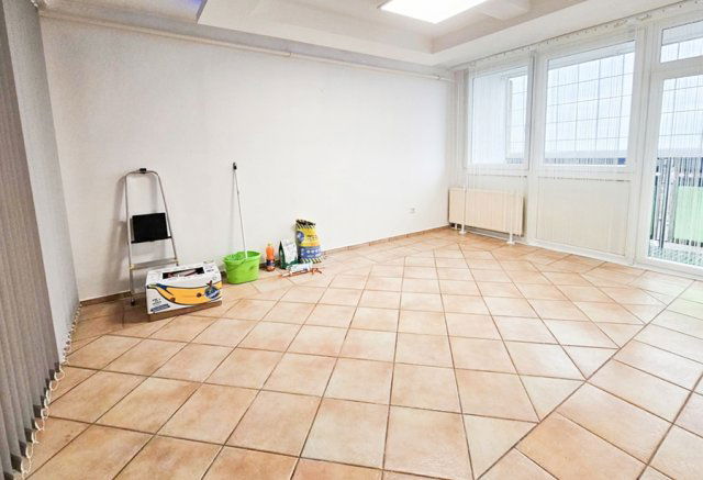 Eladó panellakás, Debrecenben 52.5 M Ft, 3 szobás