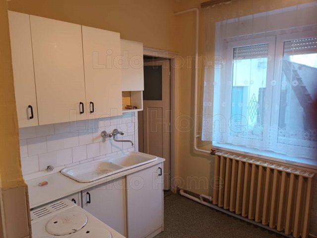 Eladó családi ház, Oroszlányban 44.9 M Ft, 3 szobás