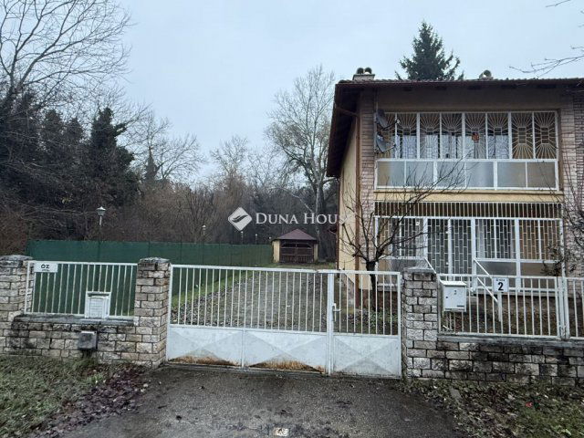 Eladó családi ház, Tatán 74.9 M Ft, 3 szobás