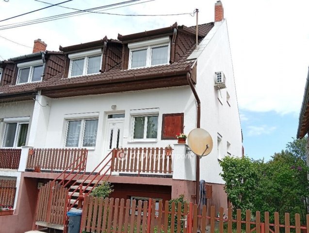 Eladó ikerház, Veszprémben 148.9 M Ft, 4 szobás